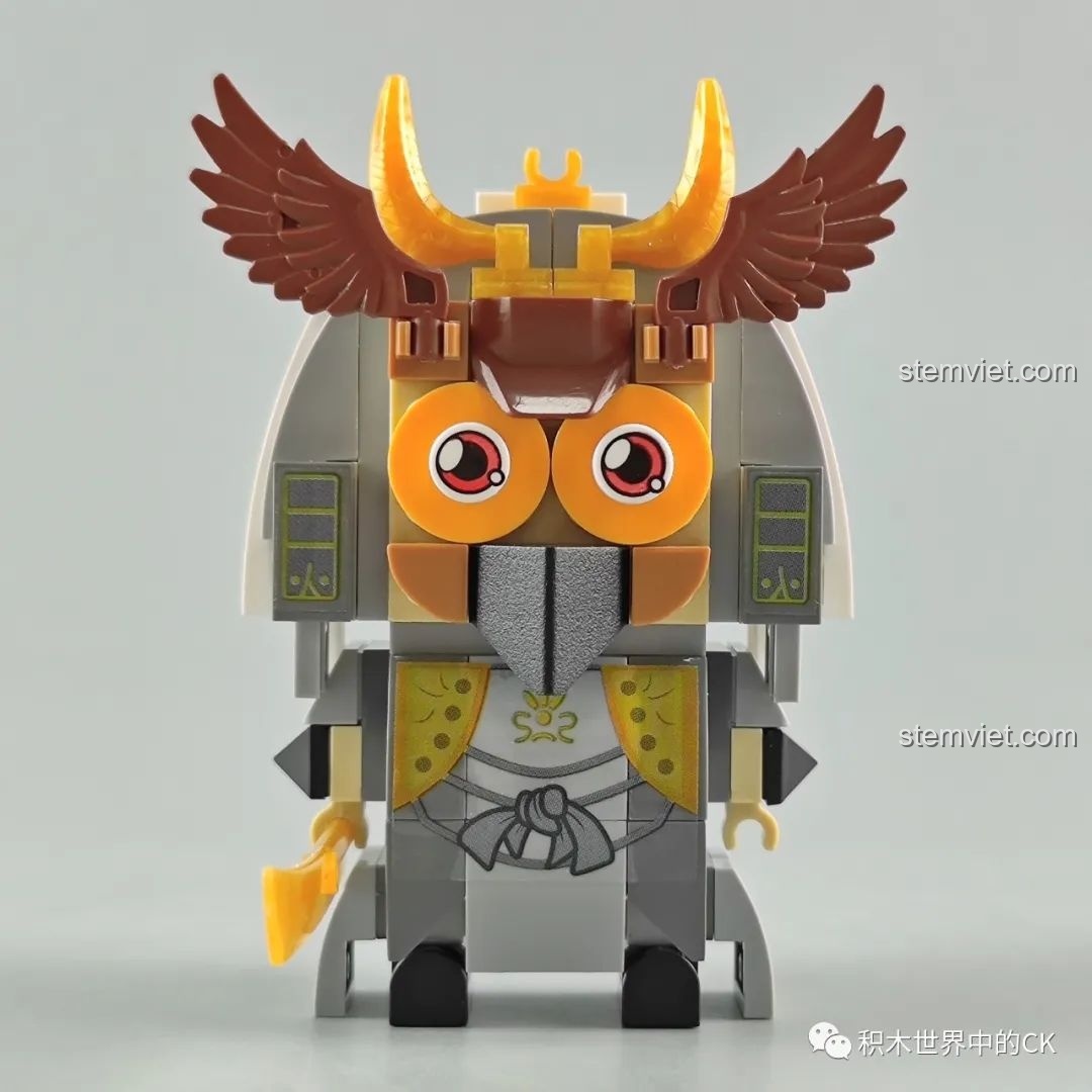 Mô hình Cú Mèo từ bộ lắp ráp Zhegao CW2001A Mô hình Samurai Thú Cưng, chụp góc nghiêng bên trái.