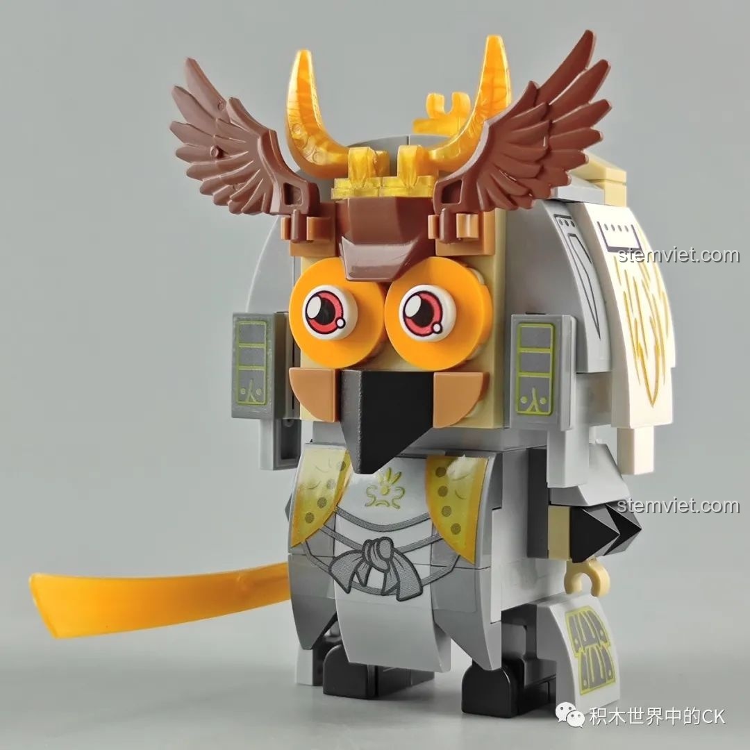 Mô hình Cú Mèo từ bộ lắp ráp Zhegao CW2001A Mô hình Samurai Thú Cưng, chụp từ phía sau.