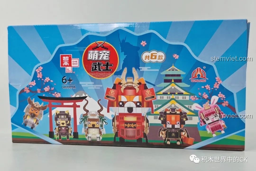 Mặt trước hộp bộ lắp ráp Zhegao CW2001A Mô hình Samurai Thú Cưng, hiển thị 6 mẫu nhân vật độc đáo và lâu đài Nhật Bản.