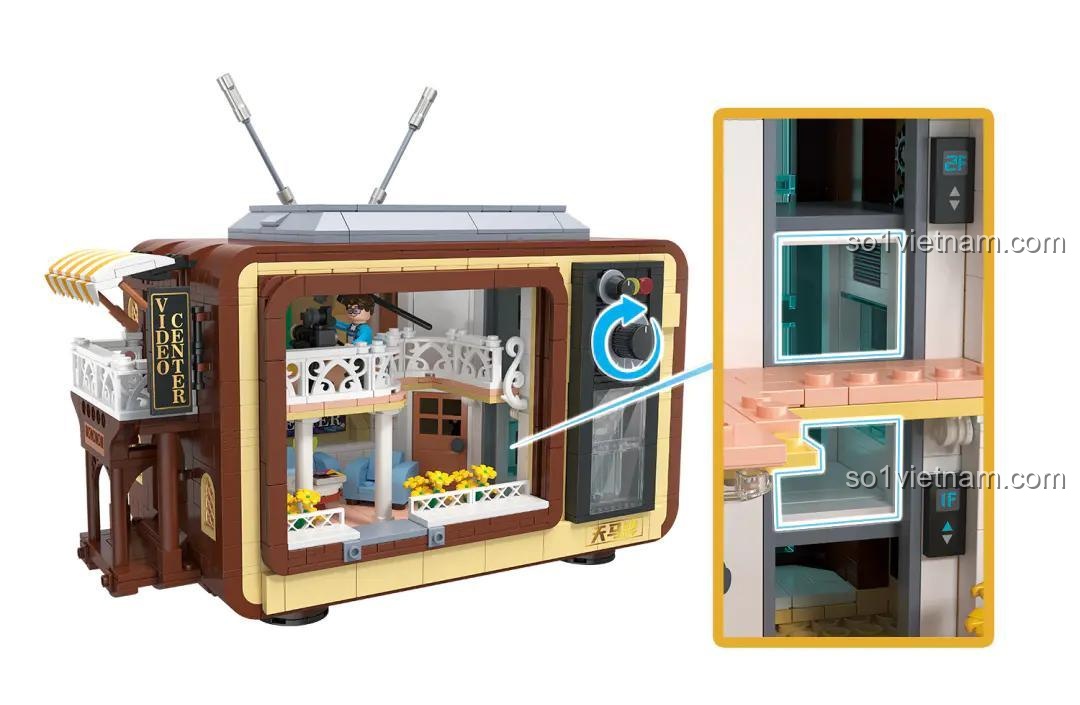 Chi tiết thang máy mini bên trong đồ chơi mô hình Trung tâm phim ảnh hoài cổ DZ 6018, một tính năng độc đáo.
