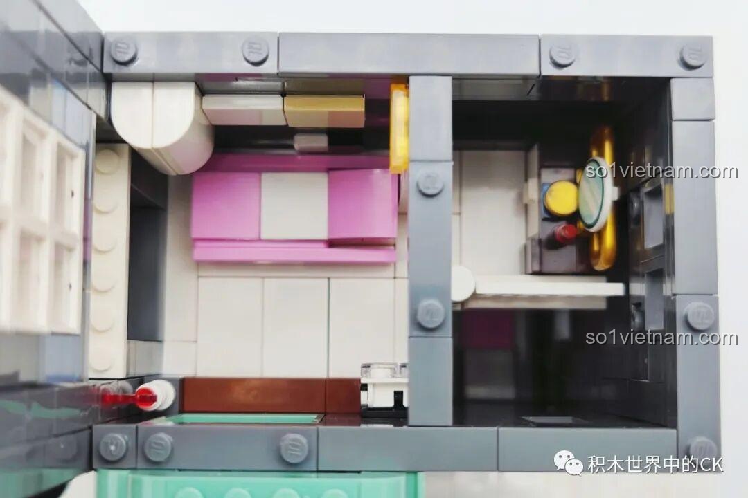 Cận cảnh chi tiết mặt tiền tầng 1 của ZHEGAO DZ6113 Khách sạn Cà phê, bao gồm cửa ra vào và biển hiệu.