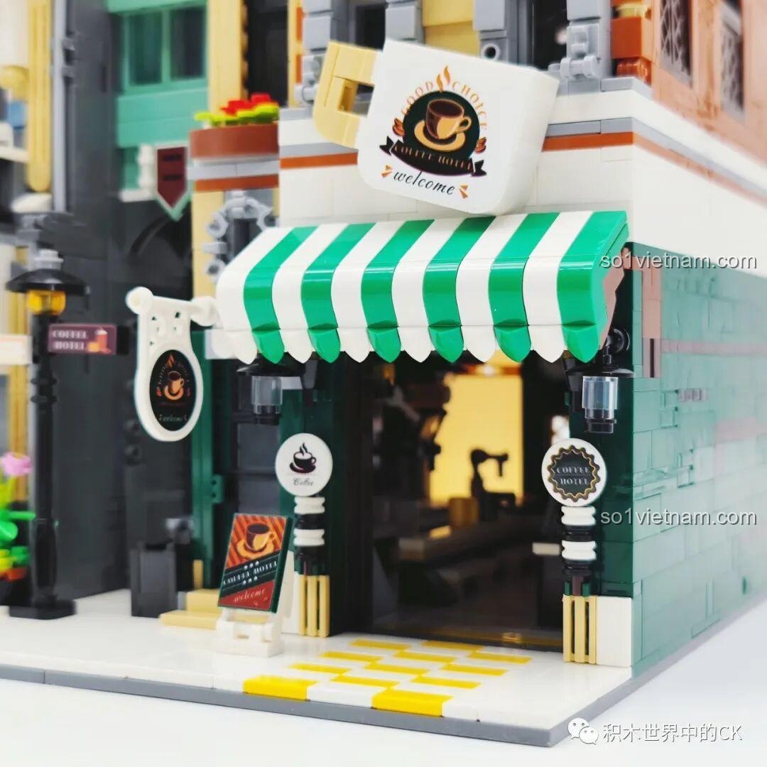 Cận cảnh chi tiết mặt tiền tầng 1 của ZHEGAO DZ6113 Khách sạn Cà phê, bao gồm cửa ra vào và biển hiệu.