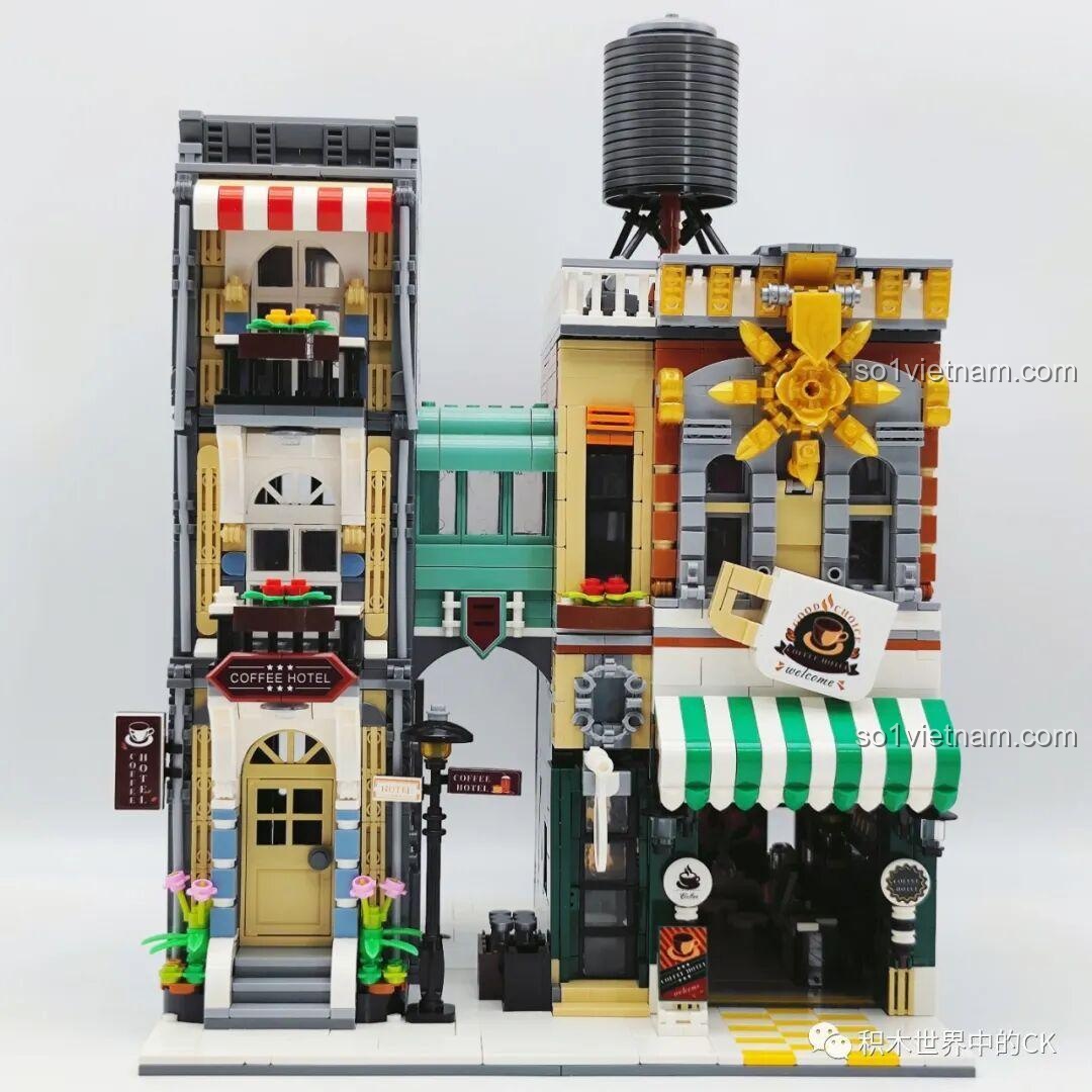 Mô hình ZHEGAO DZ6113 Khách sạn Cà phê hoàn thiện, nhìn từ góc chính diện.