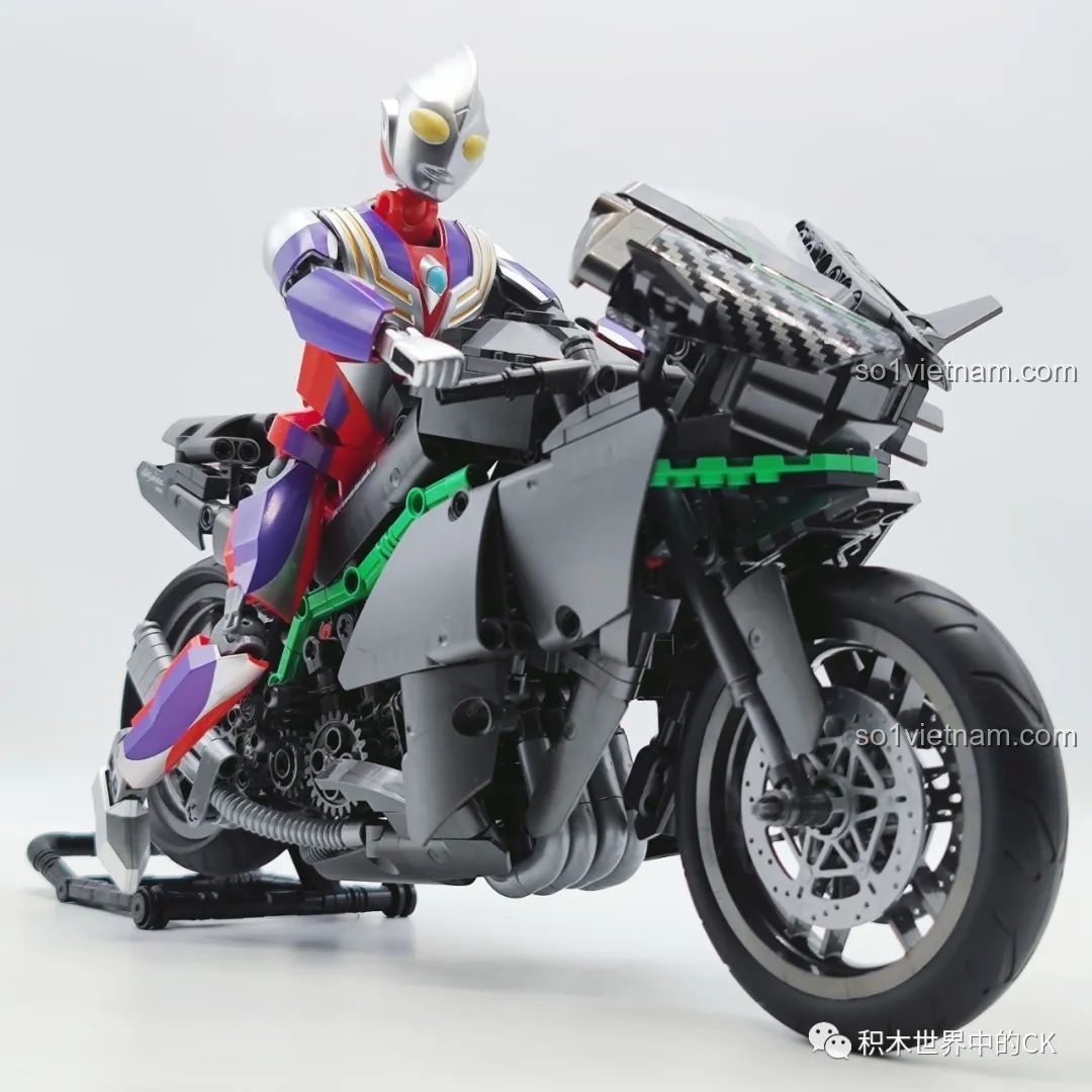 Mô hình ZHEGAO QJ5183 kết hợp với nhân vật hành động, cho thấy khả năng vui chơi và sáng tạo vô tận.