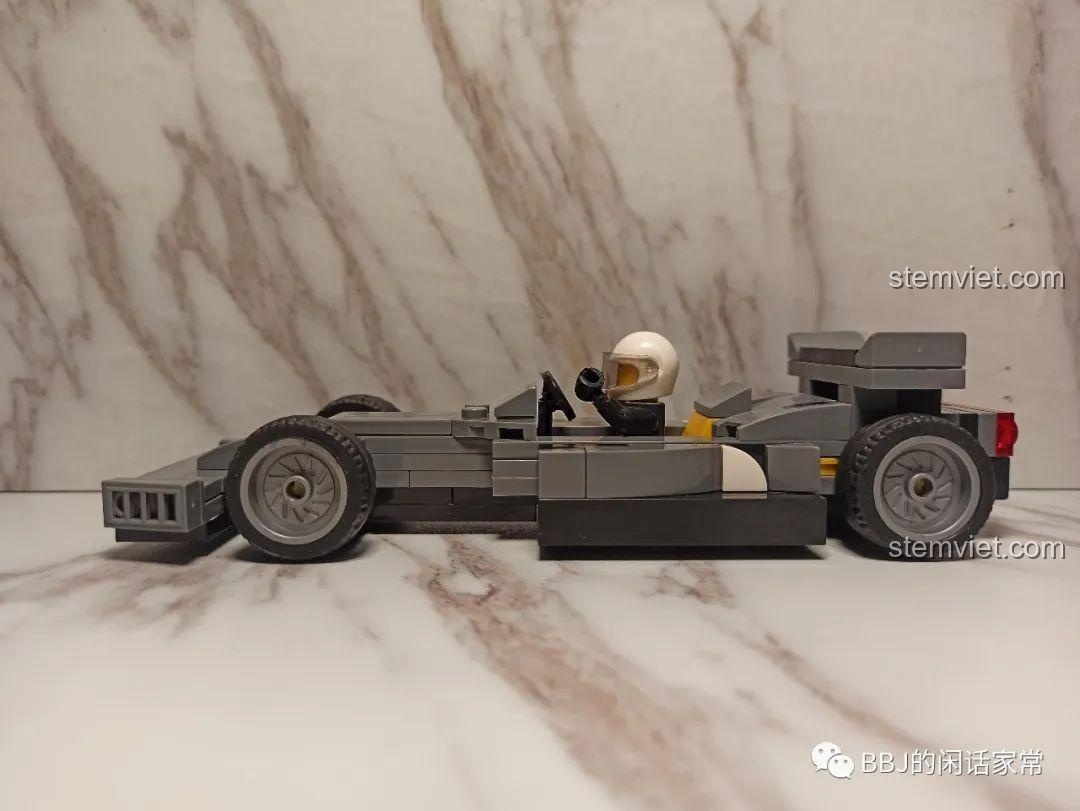 Mặt bên của mô hình xe đua F1 từ bộ lắp ráp Zhegao QL0714 Xe Đua Biến Hình Armour Racing, đồ chơi lắp ghép xe đua tốc độ cho bé trai 6 tuổi, đáng mua