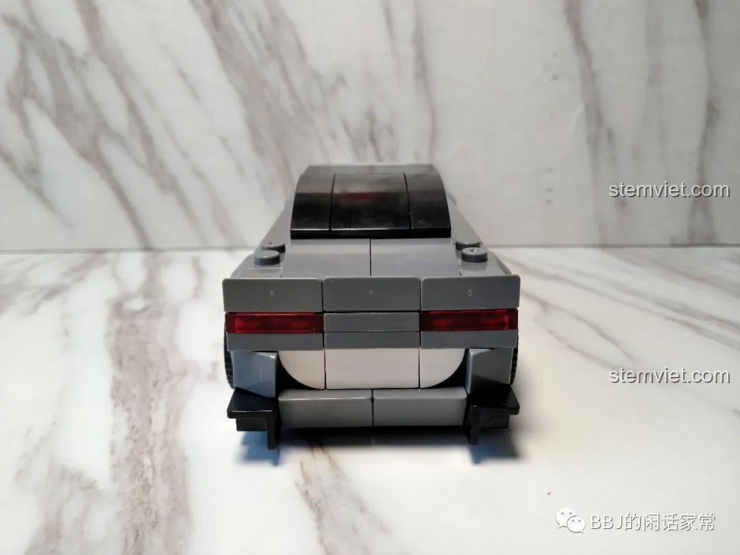 Mặt bên của mô hình xe thể thao từ bộ lắp ráp Zhegao QL0714 Xe Đua Biến Hình Armour Racing, đồ chơi mô hình xe thể thao cho bé trai 6 tuổi, chất lượng vượt trội