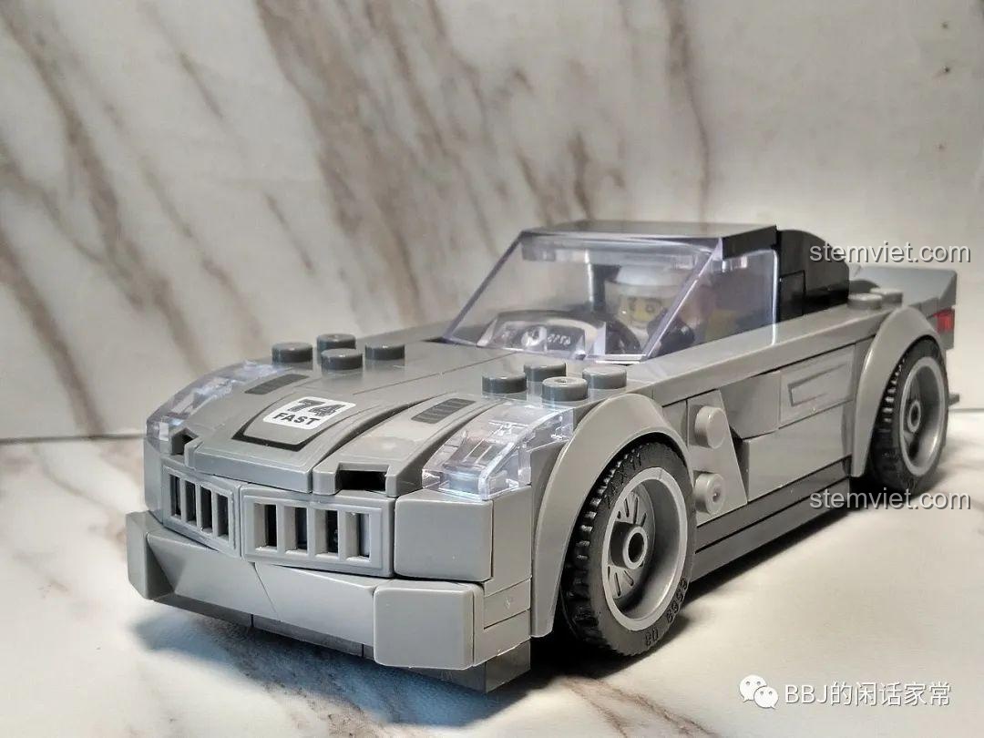 Góc nhìn phía trước khác của mô hình xe thể thao từ bộ lắp ráp Zhegao QL0714 Xe Đua Biến Hình Armour Racing, bộ lắp ráp xe đua cho bé trai 6 tuổi, giá bình dân