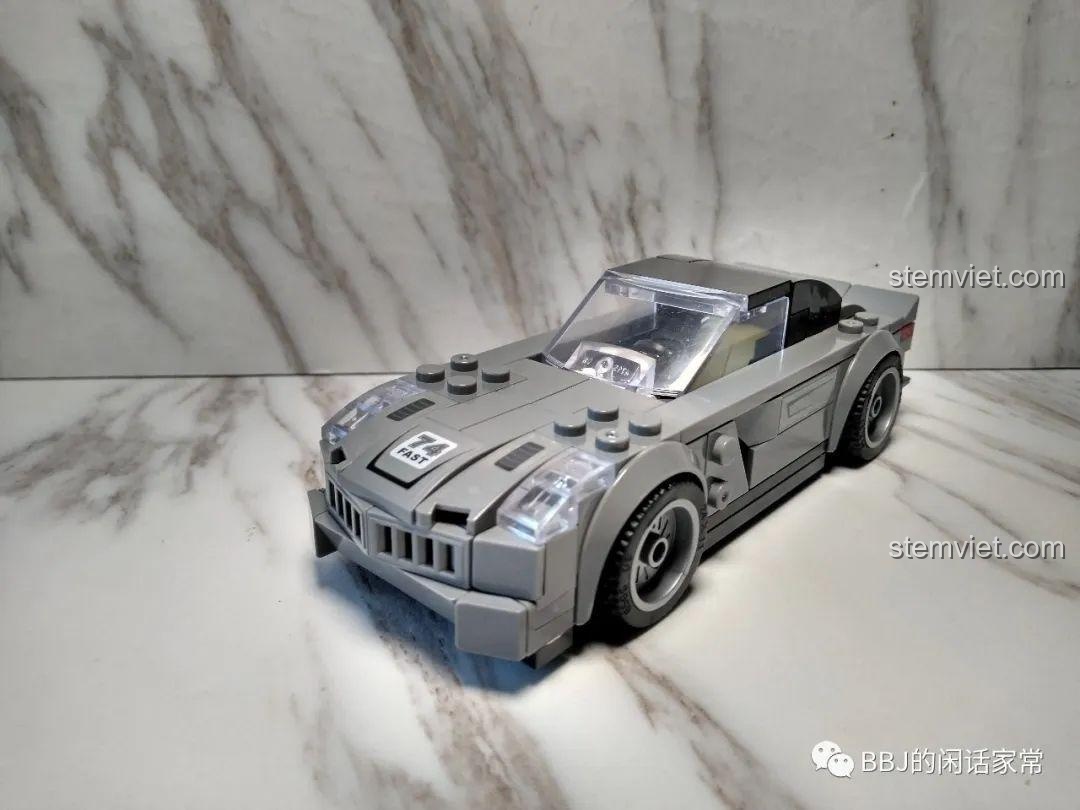 Mặt trước của mô hình xe thể thao từ bộ lắp ráp Zhegao QL0714 Xe Đua Biến Hình Armour Racing, bộ lắp ráp xe đua cho bé trai 6 tuổi, siêu tiết kiệm