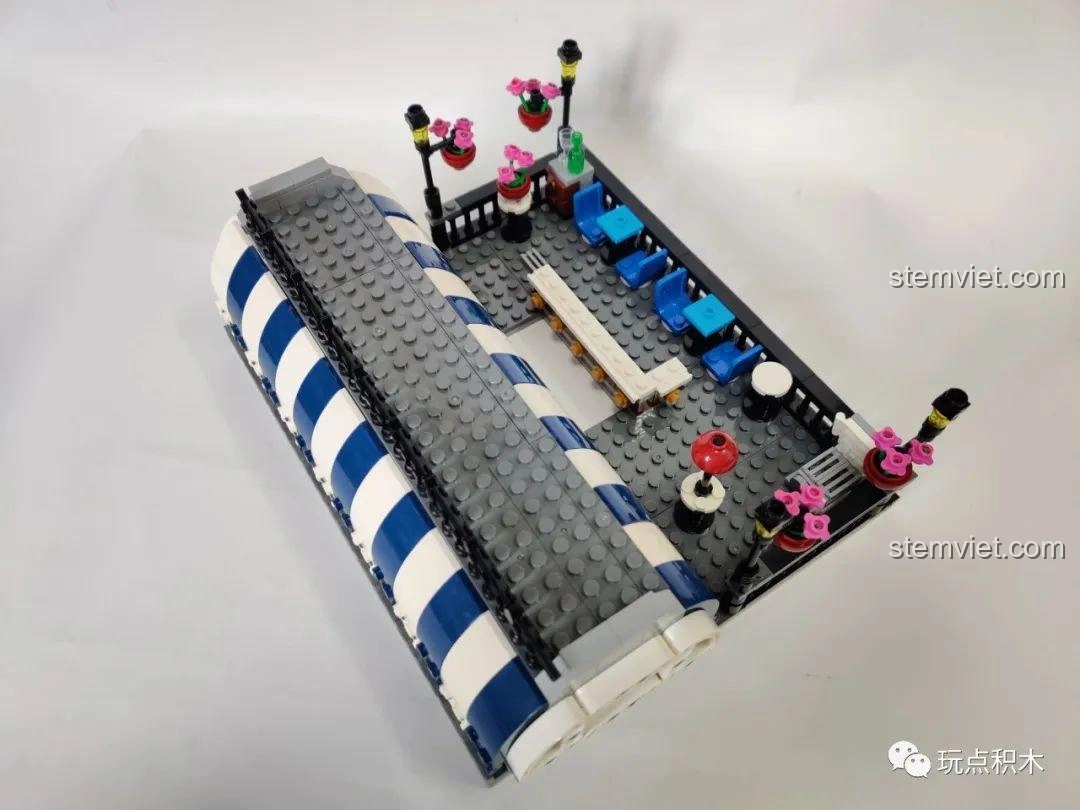 Các mảnh ghép dây xích cho tầng 3 của bộ ZHEGAO QL0920 Nhà Hàng Lãng Mạn, cần lắp ráp cẩn thận.