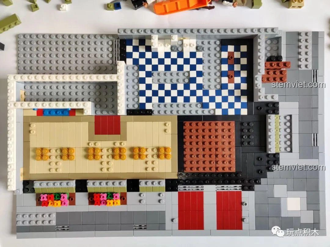 Tiếp tục lắp ráp sàn tầng 1 của bộ ZHEGAO QL0920 Nhà Hàng Lãng Mạn, với nhiều chi tiết hơn.