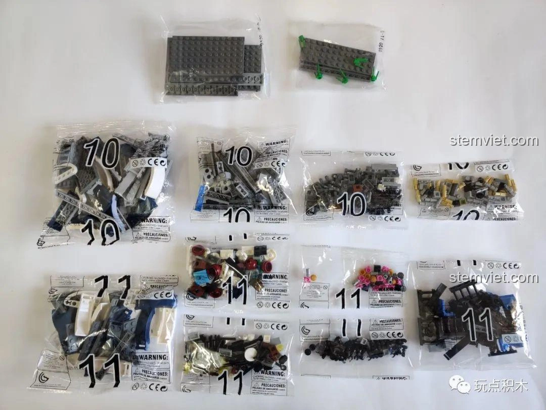 Các túi mảnh ghép số 10 và 11 của bộ ZHEGAO QL0920 Nhà Hàng Lãng Mạn, hoàn thiện các chi tiết cuối cùng.