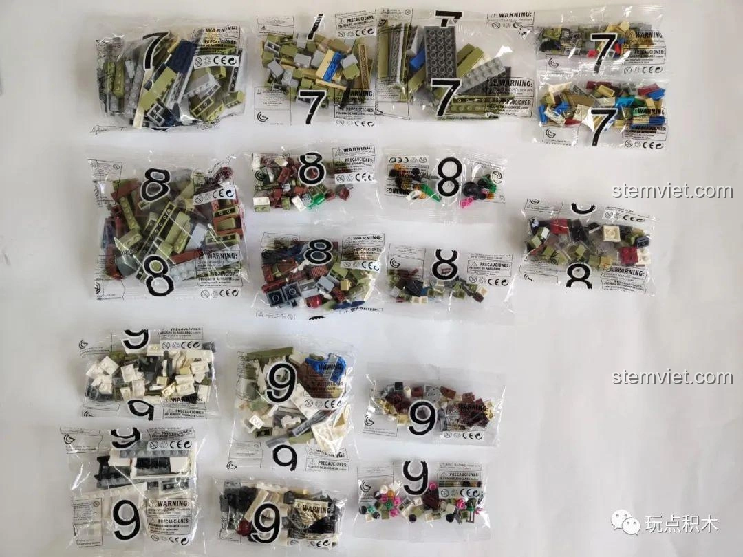 Các túi mảnh ghép từ số 7 đến số 9 của bộ ZHEGAO QL0920 Nhà Hàng Lãng Mạn, tiếp tục quá trình xây dựng.