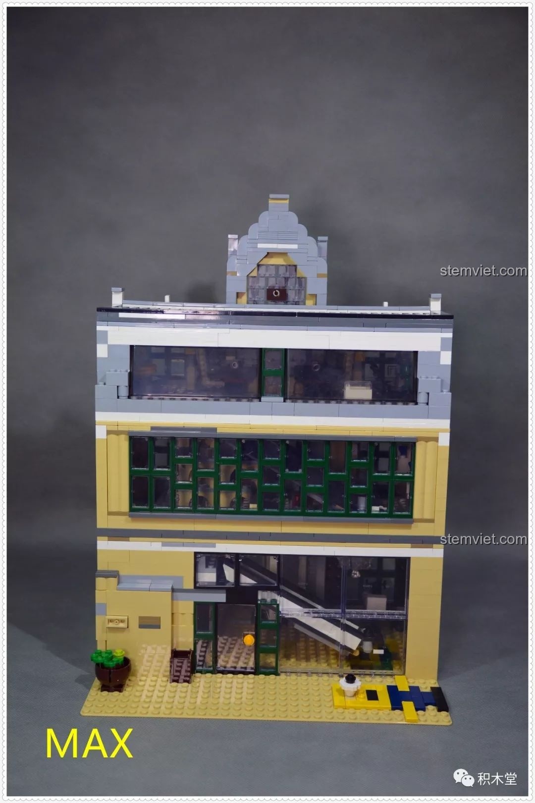 Chi tiết các ô cửa sổ lớn của bộ ZHEGAO QL0922 Trung tâm Thương mại Châu Âu.