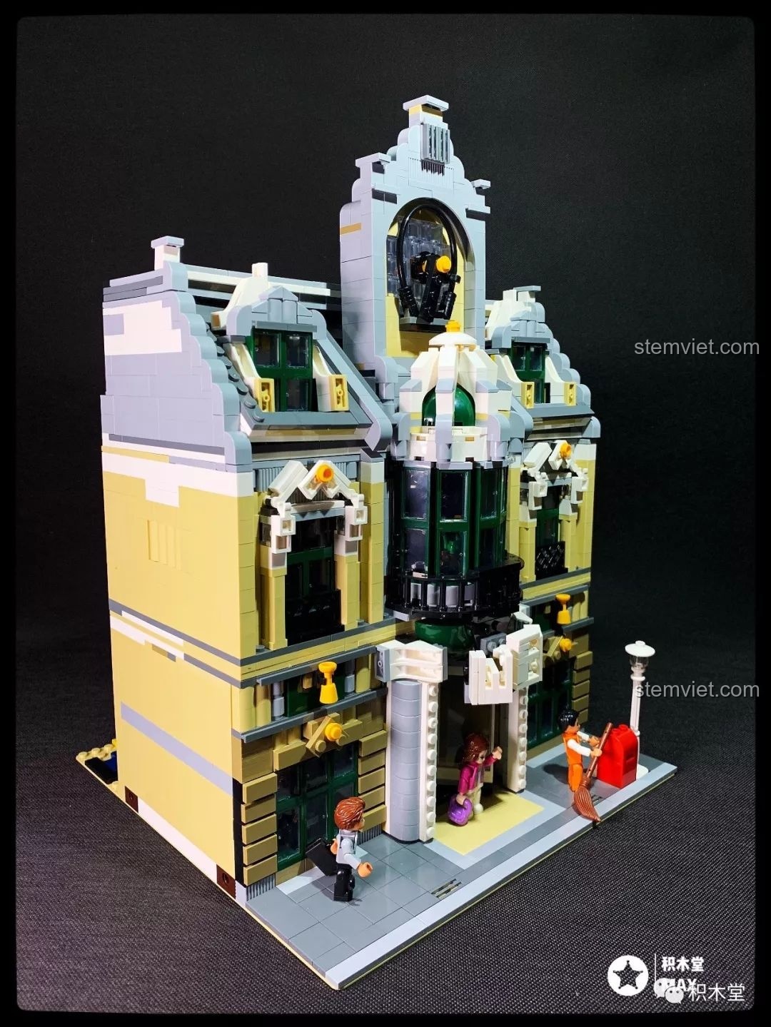 Toàn cảnh bộ ZHEGAO QL0922 Trung tâm Thương mại Châu Âu với ánh đèn.