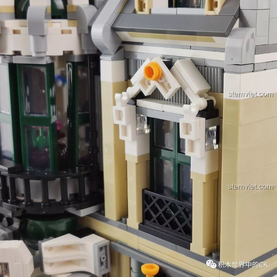 Chi tiết lắp ráp phần mái nhà của ZHEGAO QL0922 Trung Tâm Thương Mại Châu Âu.