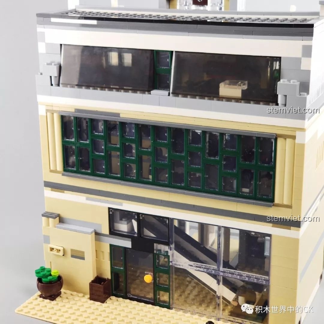 Chi tiết lắp ráp phần mái nhà của ZHEGAO QL0922 Trung Tâm Thương Mại Châu Âu.