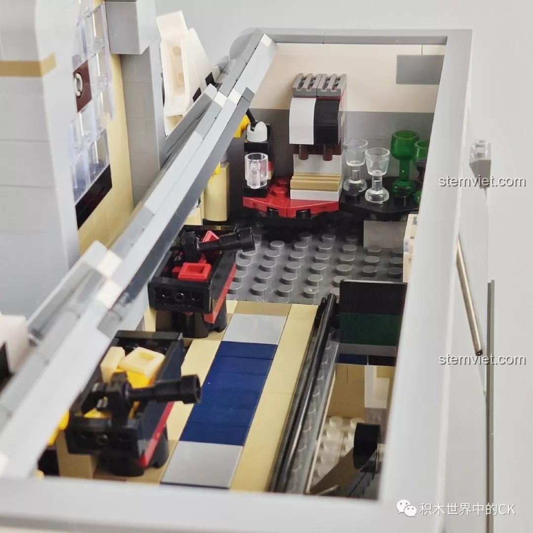 Chi tiết lắp ráp phần mái nhà của ZHEGAO QL0922 Trung Tâm Thương Mại Châu Âu.