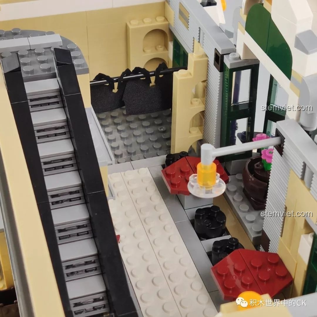 Chi tiết lắp ráp phần mái nhà của ZHEGAO QL0922 Trung Tâm Thương Mại Châu Âu.