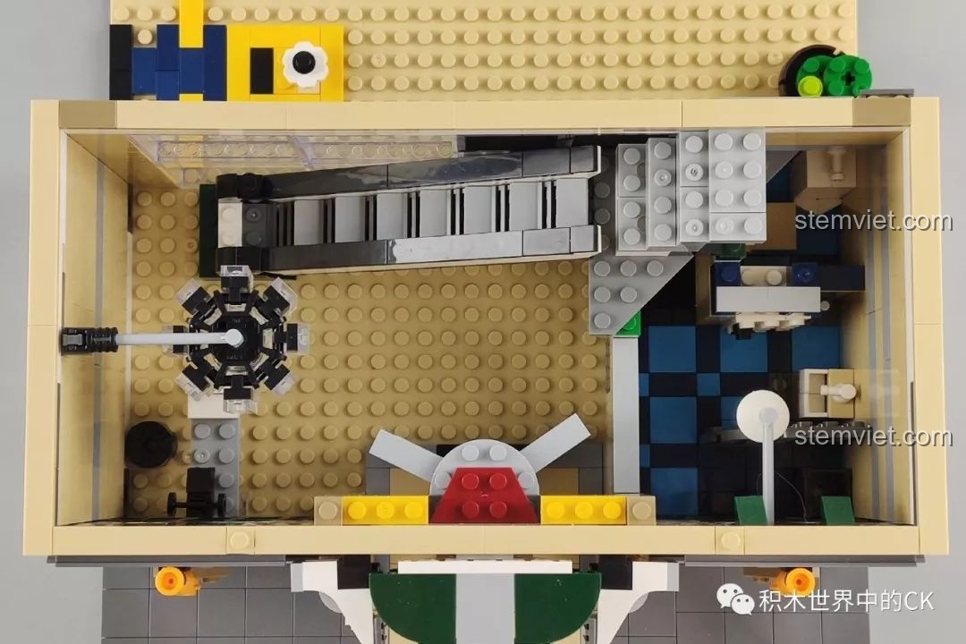 Chi tiết lắp ráp phần mái nhà của ZHEGAO QL0922 Trung Tâm Thương Mại Châu Âu.