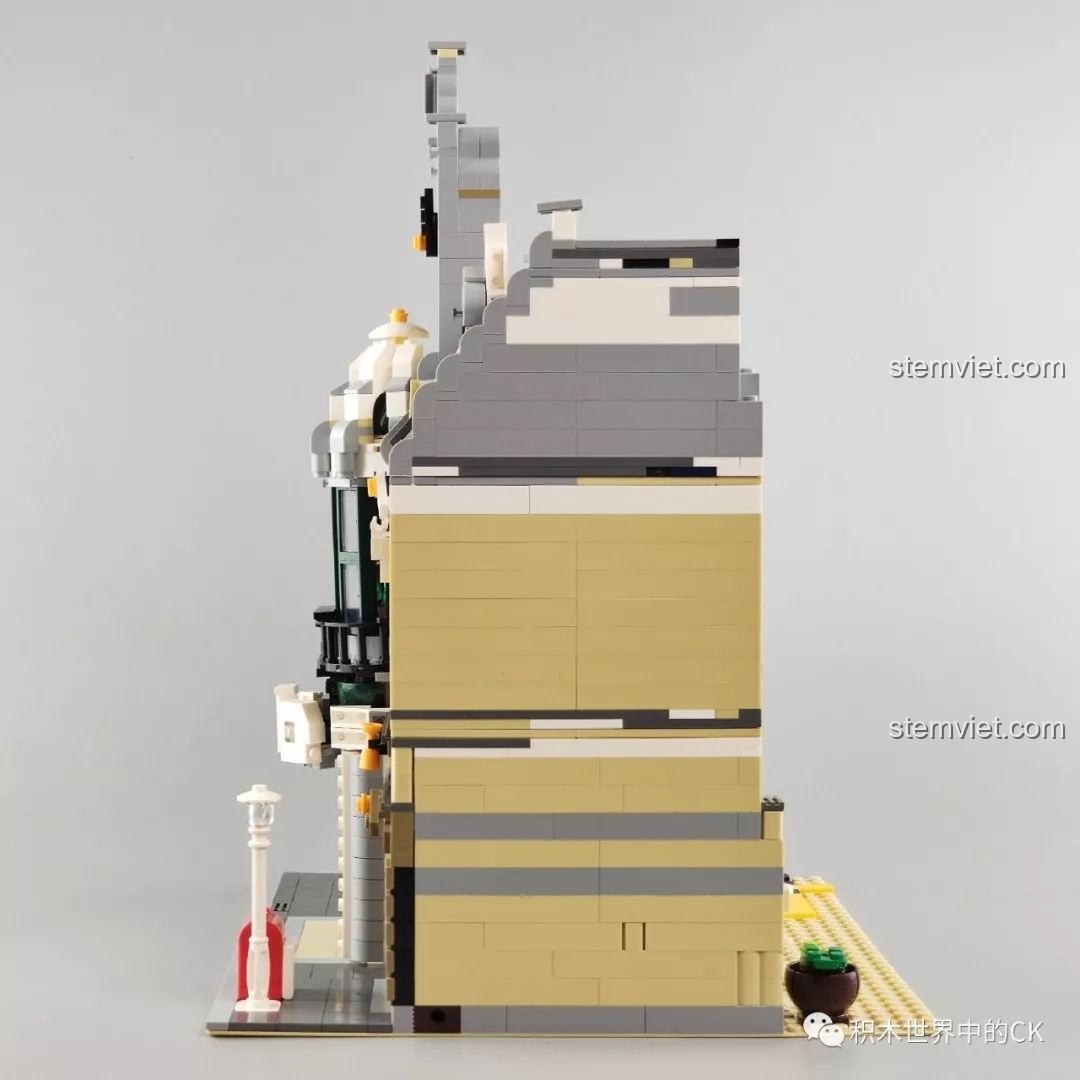 Chi tiết lắp ráp phần mái nhà của ZHEGAO QL0922 Trung Tâm Thương Mại Châu Âu.