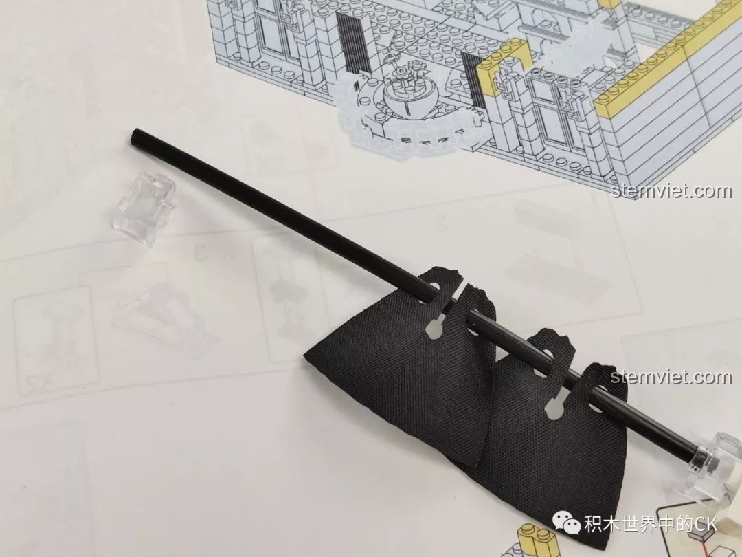 Chi tiết lắp ráp phần mái nhà của ZHEGAO QL0922 Trung Tâm Thương Mại Châu Âu.