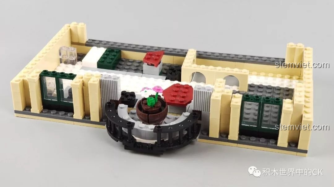 Các mảnh ghép nhỏ và đa dạng màu sắc của bộ ZHEGAO QL0922 Trung Tâm Thương Mại Châu Âu.