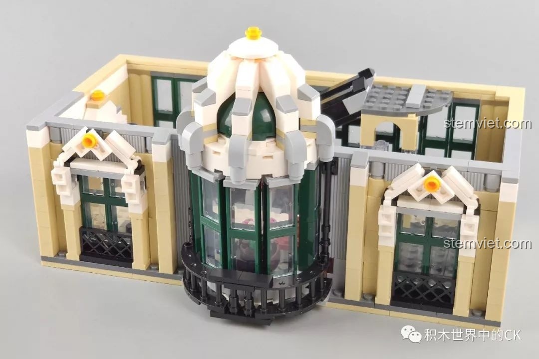 Mặt sau của mô hình ZHEGAO QL0922 Trung Tâm Thương Mại Châu Âu.