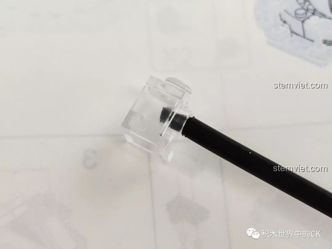 Phần tháp đồng hồ hoàn thiện của ZHEGAO QL0922 Trung Tâm Thương Mại Châu Âu.