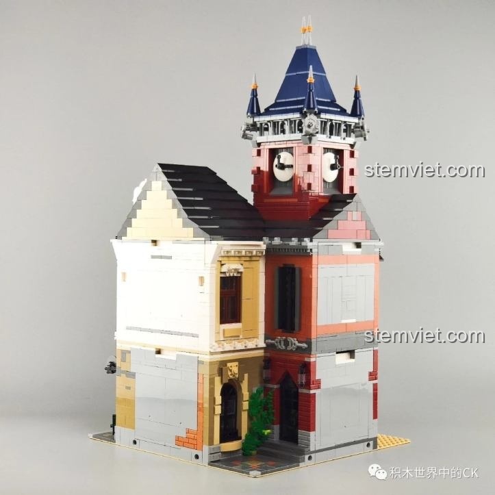 Mặt sau của đồ chơi mô hình Tòa nhà góc phố 0924, hé lộ cấu trúc bên trong và thiết kế module thông minh của sản phẩm.