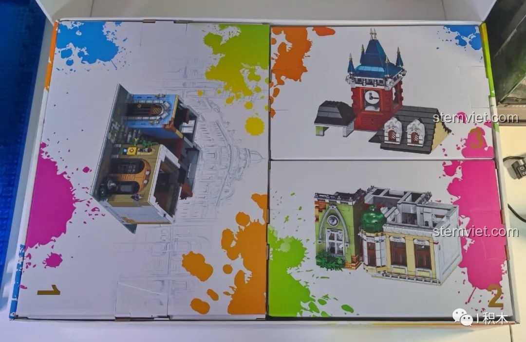 Bên trong hộp bộ lắp ghép ZHEGAO QL0924 Quán Rượu Cổ được phân chia thành các khu vực lắp ráp riêng biệt.