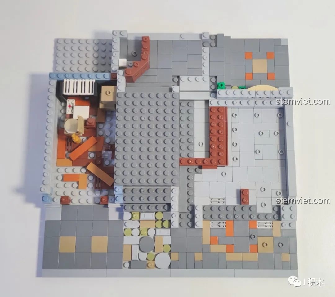 Quá trình lắp ráp tầng trệt của mô hình Quán Rượu Cổ ZHEGAO QL0924, với nền móng đang được xây dựng.