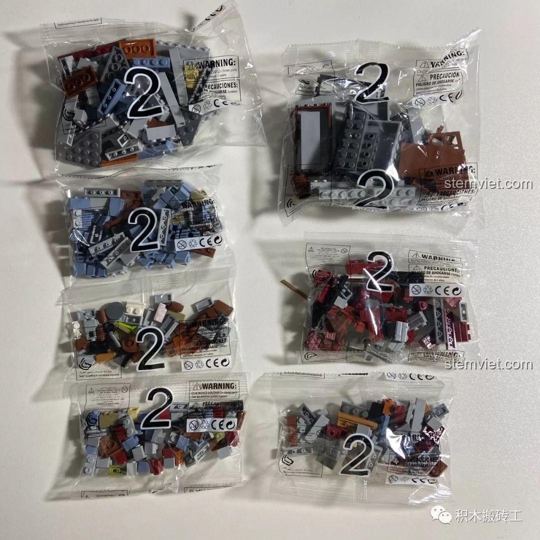 Các túi chi tiết cho bước 2 của bộ đồ chơi xây dựng Quán Rượu Cổ ZHEGAO QL0924, đảm bảo đủ mảnh ghép cho quá trình lắp ráp tiếp theo.