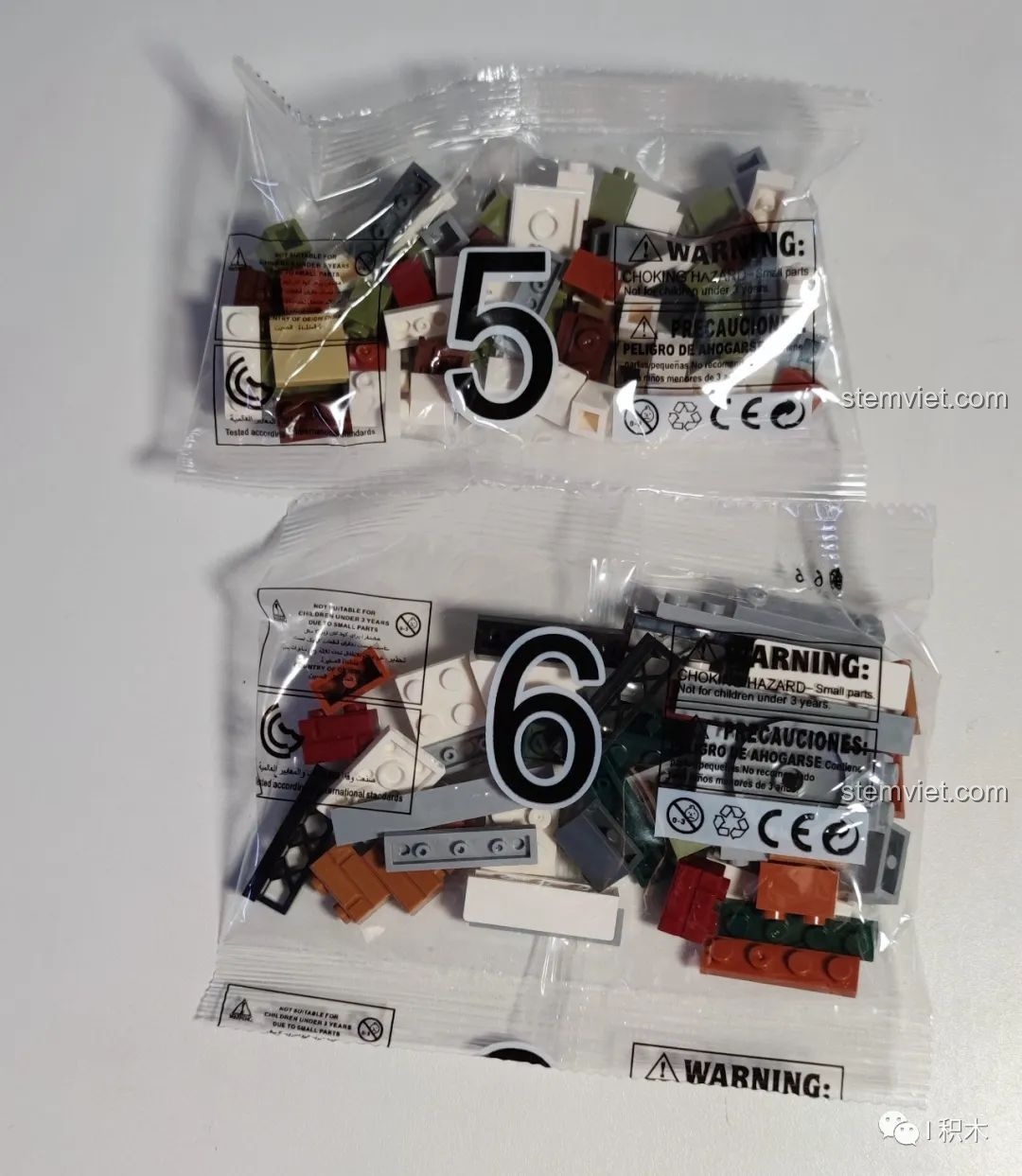 Các túi mảnh ghép được đánh số 5 và 6 của bộ ZHEGAO QL0924 Quán Rượu Cổ.