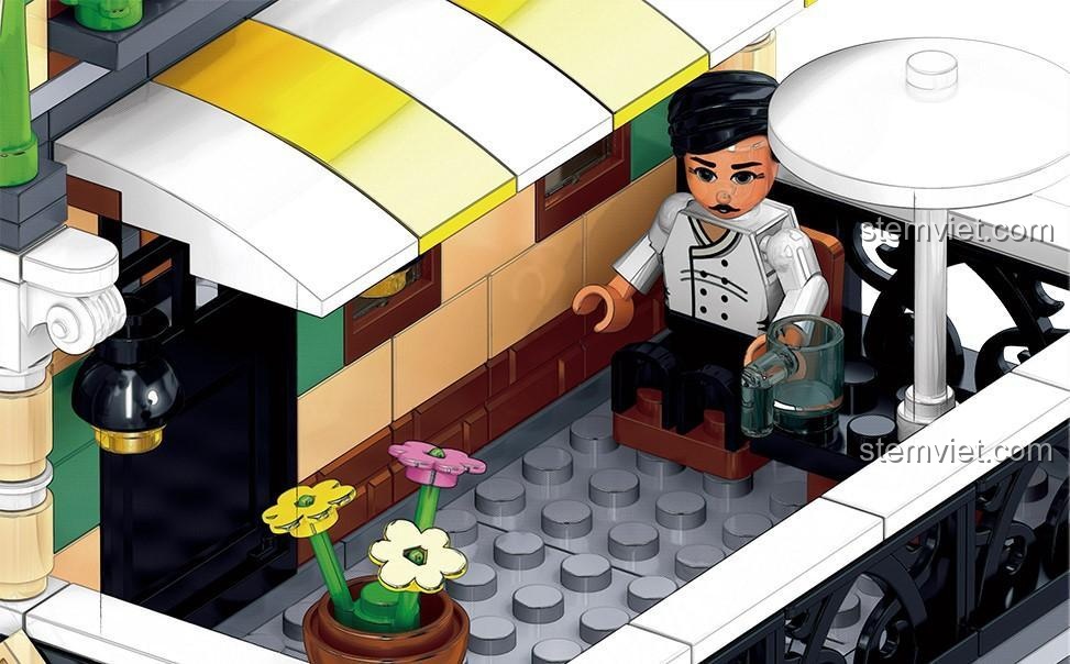 Thiết kế module của bộ lắp ghép Nhà hàng La Mã QL0936, cho thấy 3 tầng có thể tách rời để khám phá bên trong.