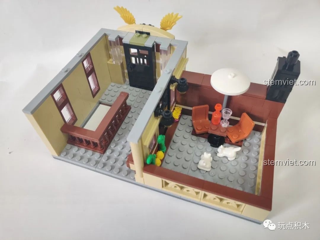 Hoàn thiện tầng 3 của nhà hàng Zhegao QL0937, có một phòng nhỏ và sân thượng với bàn ghế.