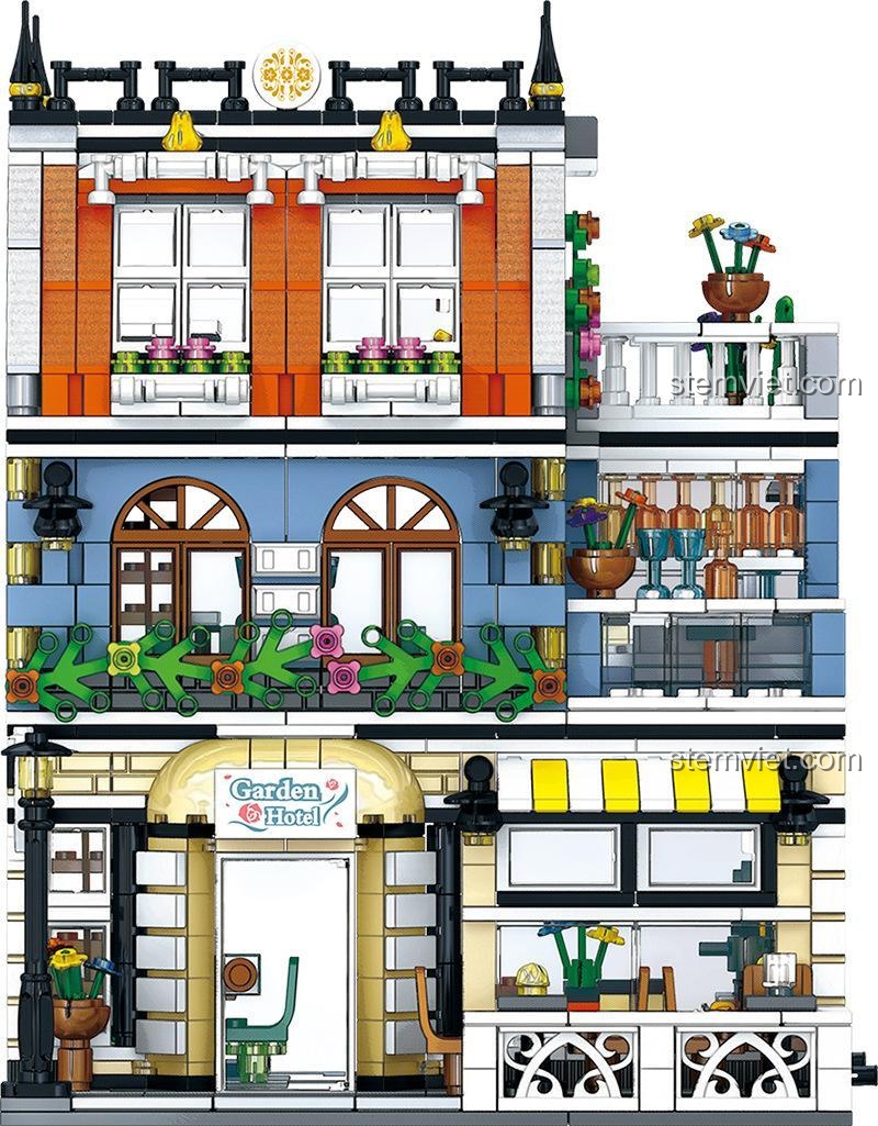 Mặt trước của Tòa nhà Khách sạn Garden Hotel QL0940 với kiến trúc tinh xảo, cửa ra vào và ban công đầy hoa.