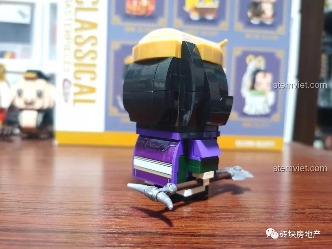 Cảnh Đường Tam Tạng trong phim Tây Du Ký, so sánh với mô hình lắp ghép.