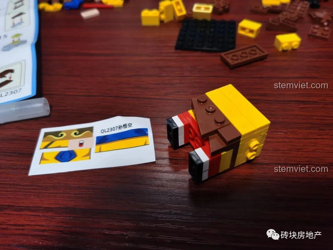 Quá trình lắp ráp phần thân của mô hình Tôn Ngộ Không Zhegao QL2307.