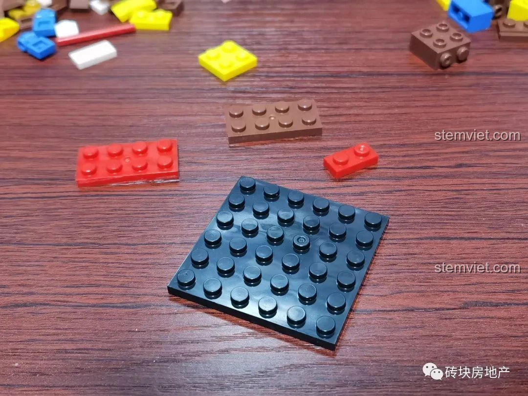 Các mảnh ghép cơ bản và đế lắp ráp của bộ đồ chơi Tôn Ngộ Không Zhegao QL2307.