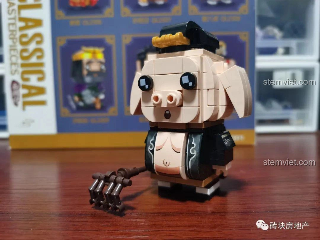 Mô hình Trư Bát Giới Zhegao QL2308 đã hoàn thành, với chiếc cào 9 răng đặc trưng.