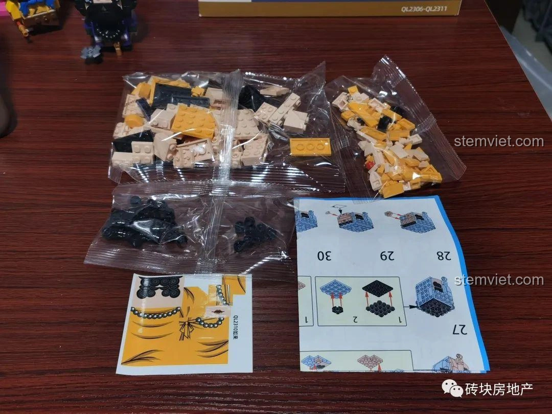 Các túi mảnh ghép, sách hướng dẫn và miếng dán của bộ lắp ghép Như Lai Phật Tổ Zhegao QL2310.