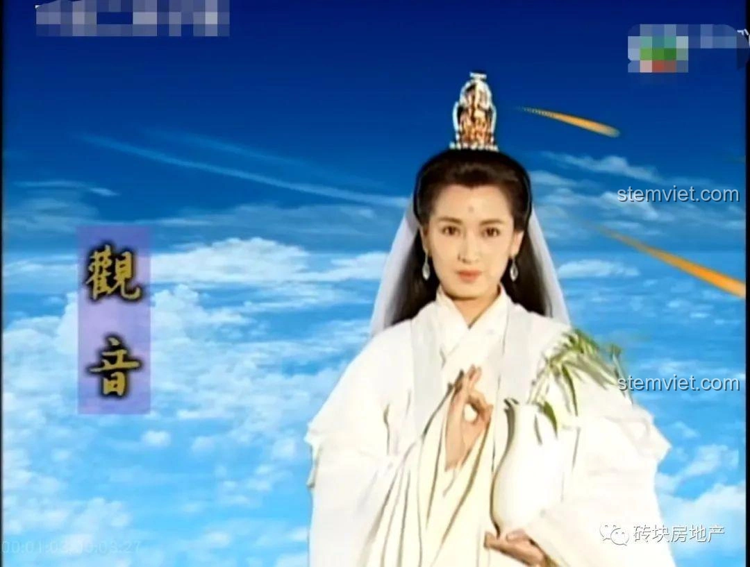 Cảnh Quan Âm Bồ Tát trong phim Tây Du Ký, so sánh với mô hình lắp ghép.