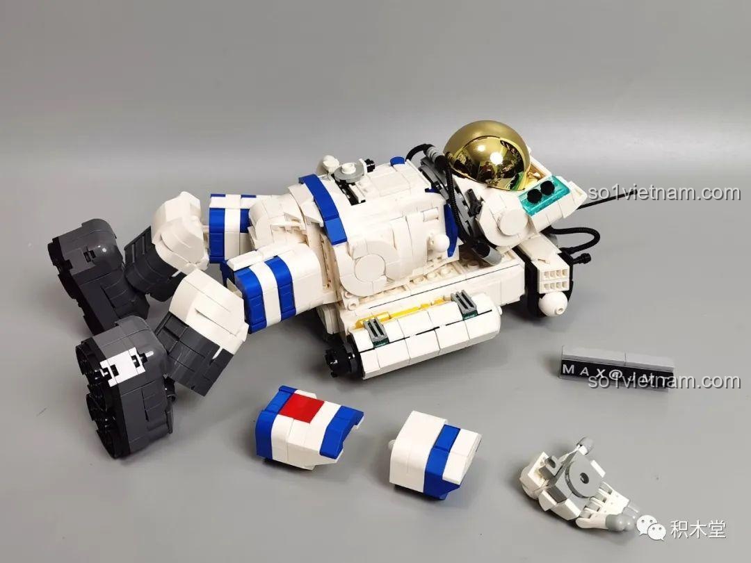 Lắp ráp các bộ phận tay và đế trưng bày của bộ xếp hình ZMS 2037.