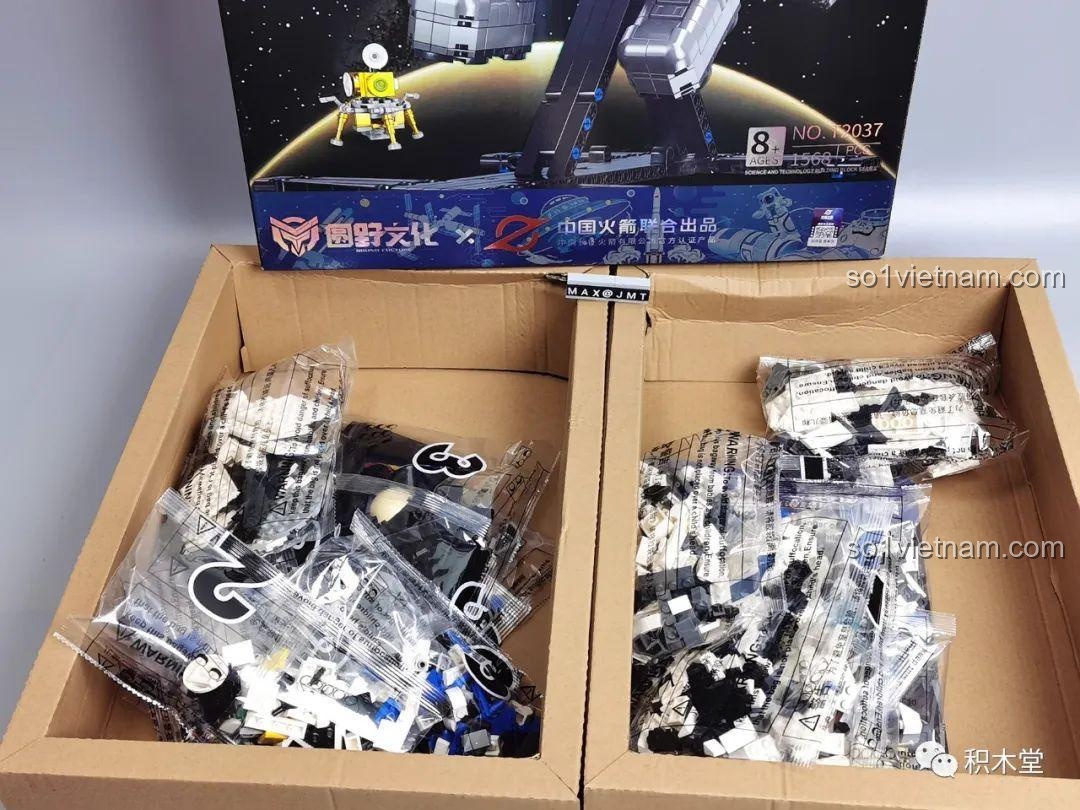 Các bộ phận của mô hình phi hành gia Trung Quốc ZMS T2037