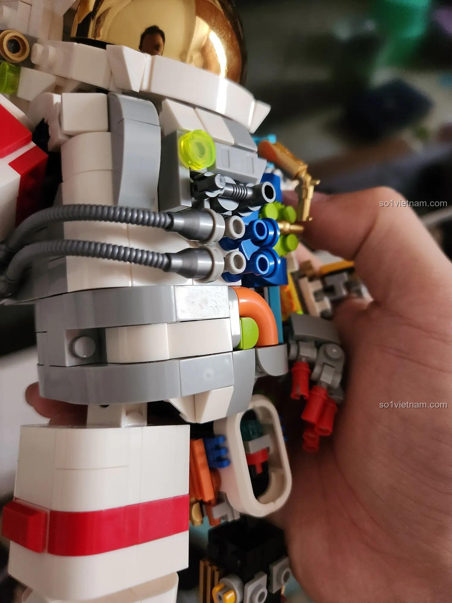 Chi tiết bộ phận cơ thể của mô hình phi hành gia ZMS T2050