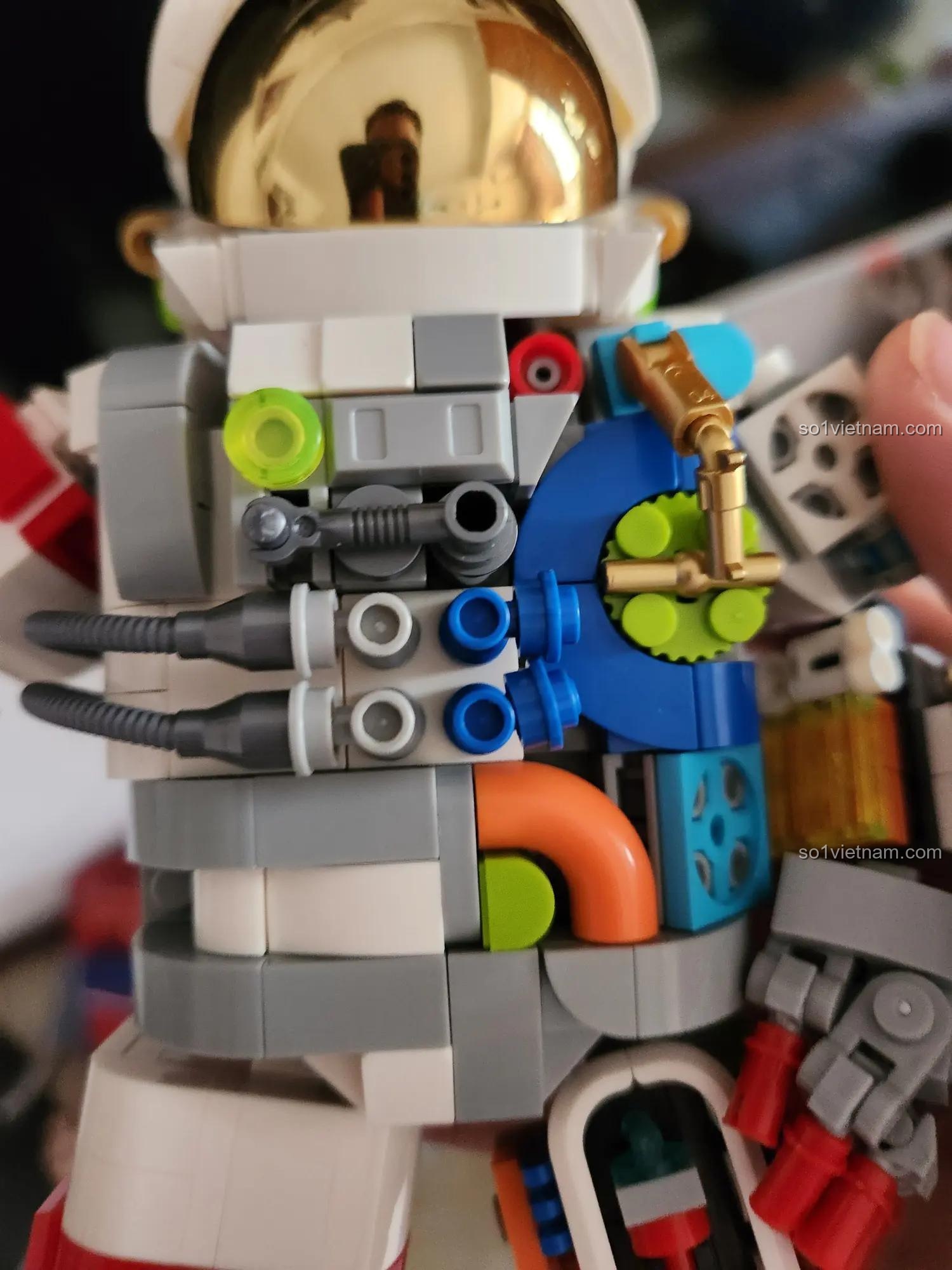 Chi tiết chân của mô hình phi hành gia ZMS T2050