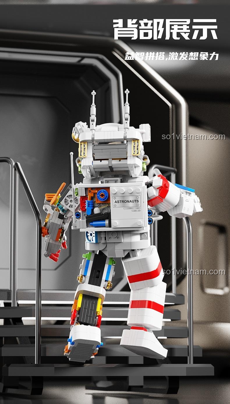 Mô hình phi hành gia ZMS T2050 nhìn từ phía sau