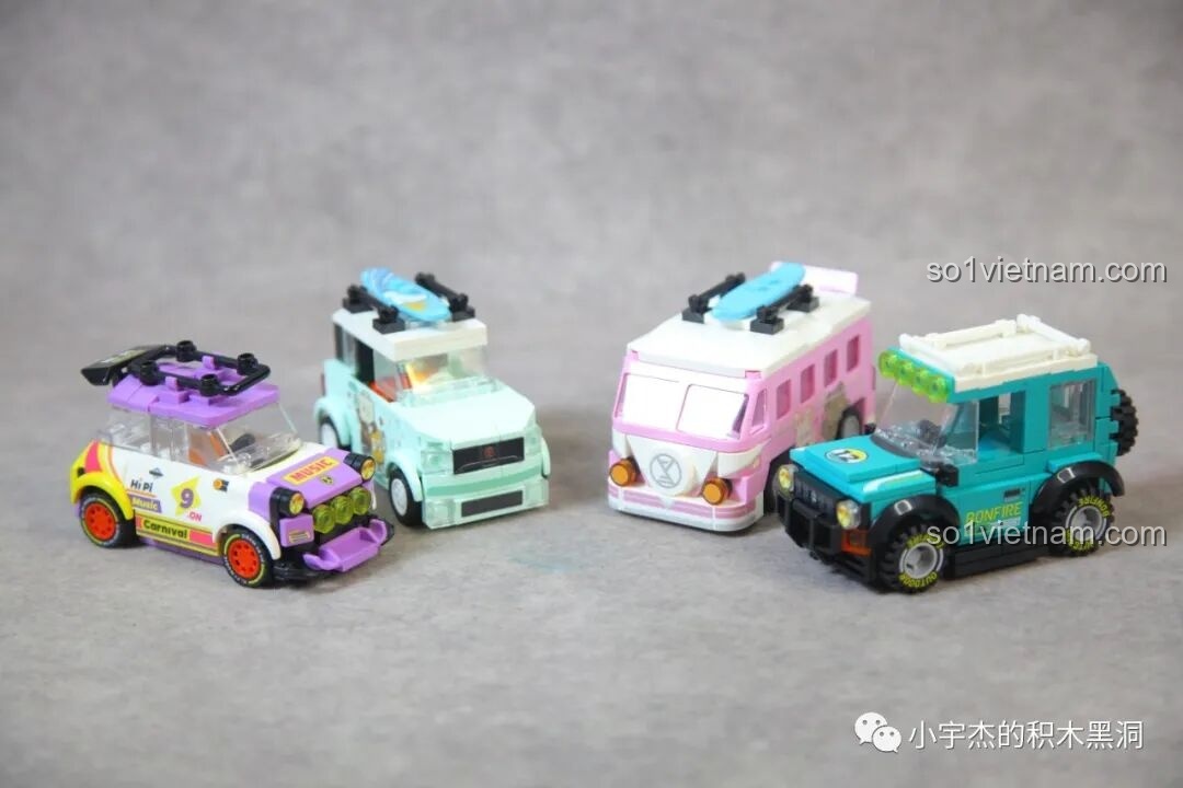 Góc nhìn từ phía sau của bộ sưu tập 4 xe hơi mini Sembo Lễ Hội Âm Nhạc.