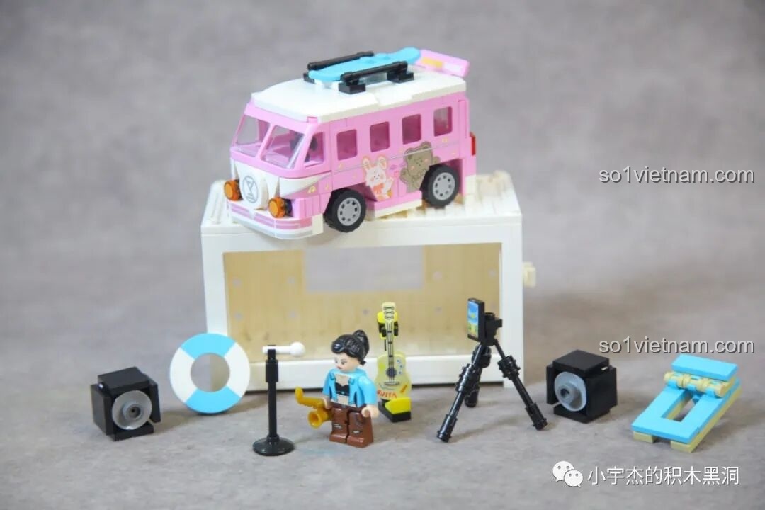 Bốn chiếc xe mini Sembo Famous Car World nhìn từ góc chéo, khoe trọn vẹn thiết kế độc đáo của từng mẫu xe.