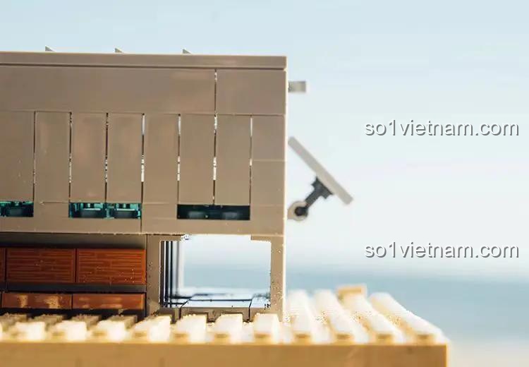 Chi tiết cảnh biển của mô hình Thư viện Cô đơn Aranya Amazing Brick AB11002